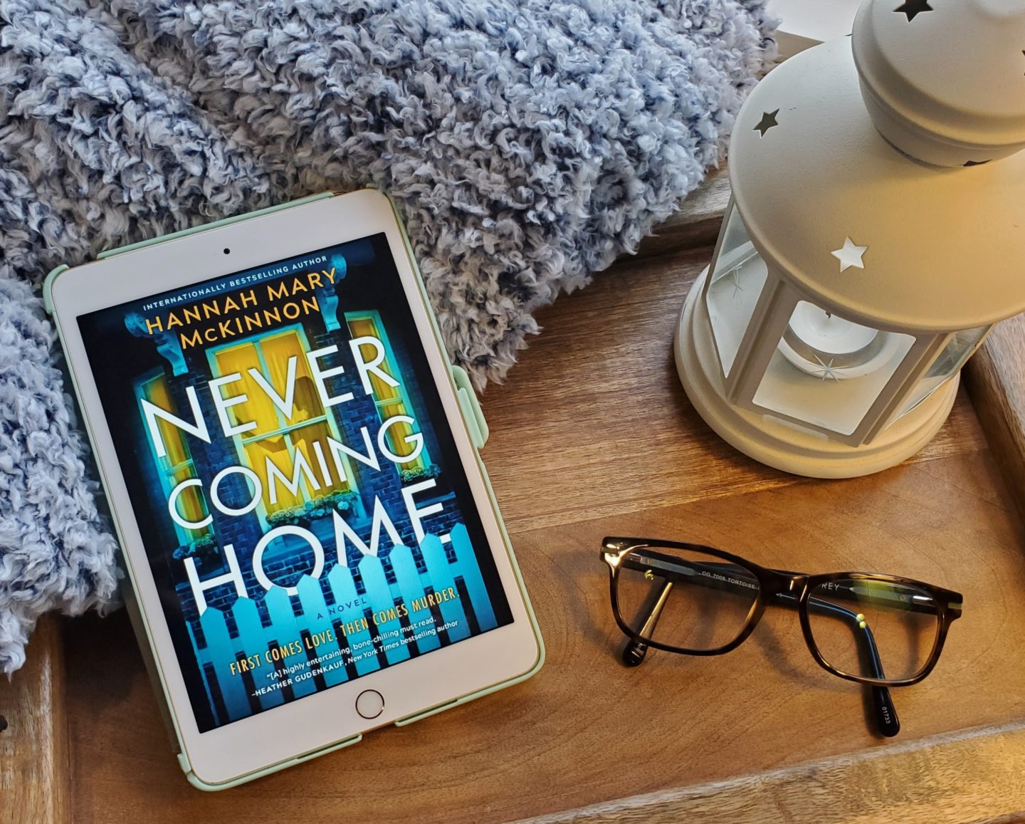 Cover Reveal: NEVER COMING HOME by Hannah Mary McKinnon